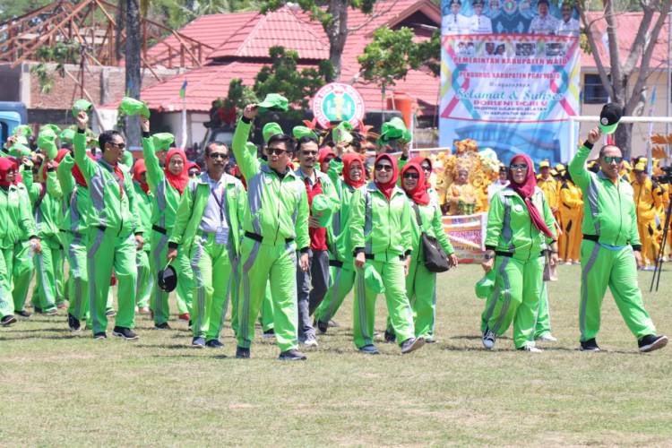 HADIRI PEMBUKAAN PORSENI PGRI, TOMY SATRIA PIMPIN DEFILE BULUKUMBA